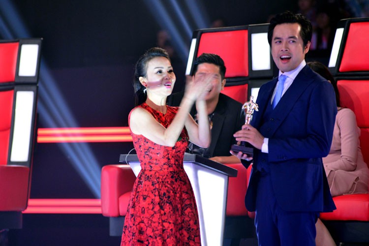 Cong chua toc dai 9 tuoi gay bao The Voice Kids-Hinh-6